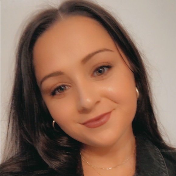 Meet your Posher, Olivia - Picture 2 of 3